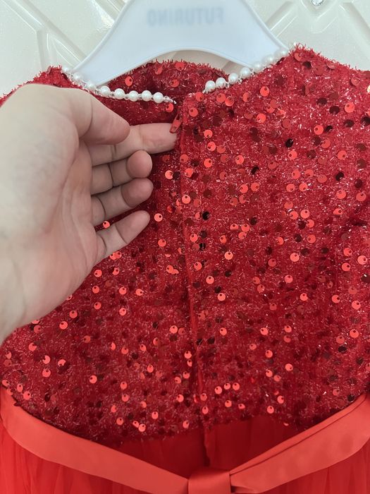 Нарядное платье на девочку