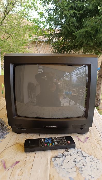 Телевизор samsung LCD 32 инча