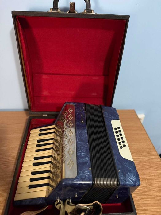 Acordeon de vânzare /PRET NEGOCIABIL!!!