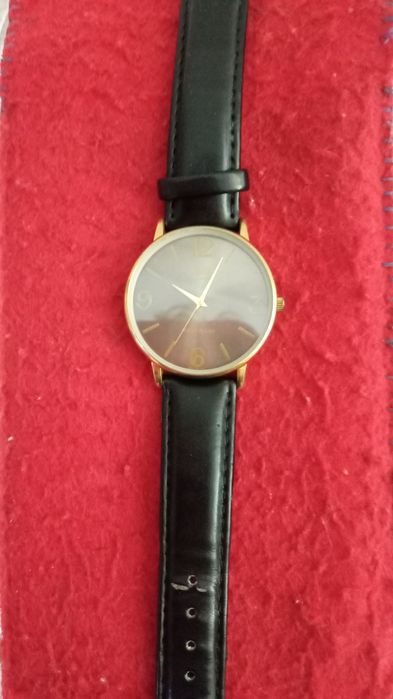 Часы наручные с мягким ремешком.