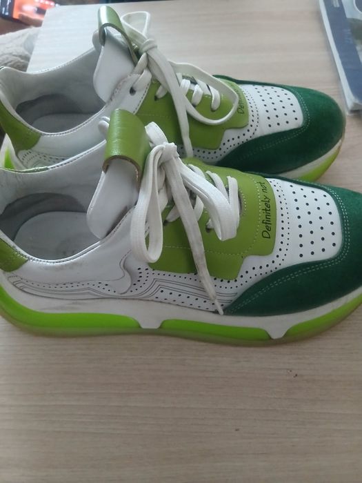 Продам кроссовки Турция