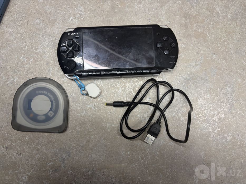 Продам PSP 3000 8 гб прошитую