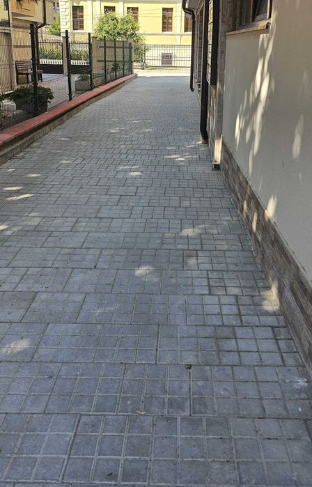 Паркомясто в супер център в района Етнографският музей.
