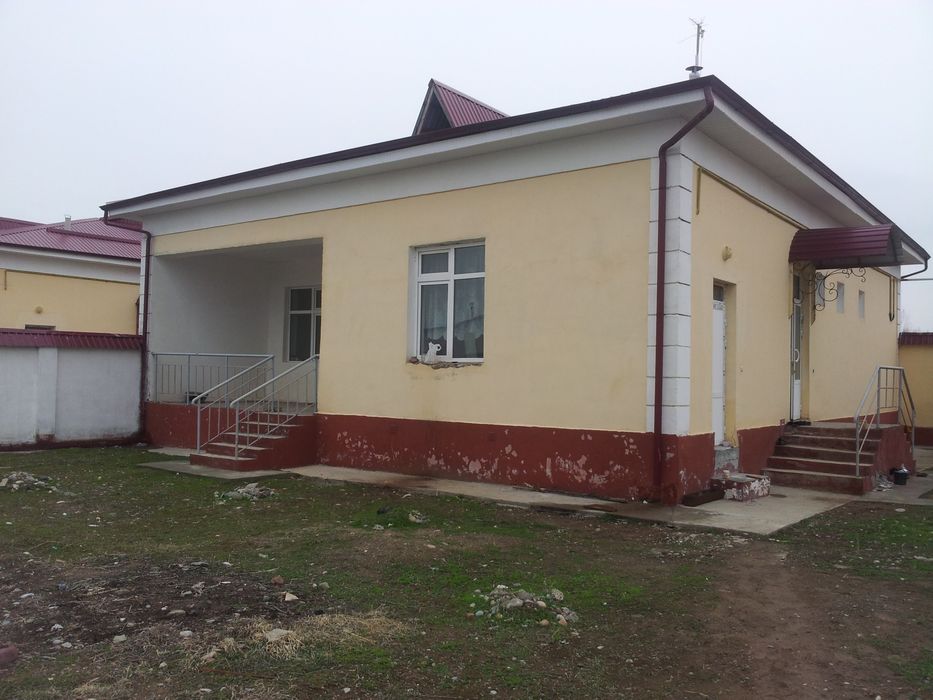 Bo'stonliq tumani Qo'shqo'rg'on qishlogida na'munaviy uy sotiladi