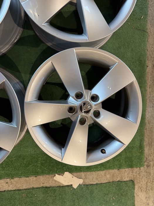 Jante originale Škoda Karoq R17 Ratikon – 7Jx17 ET45 – 5x112 – 57.1 – OEM 57A601025H