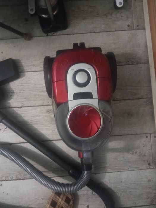 Пылесос рабочий.