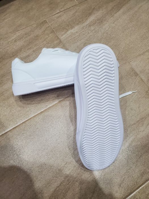 НОВИ Бели Маратонки