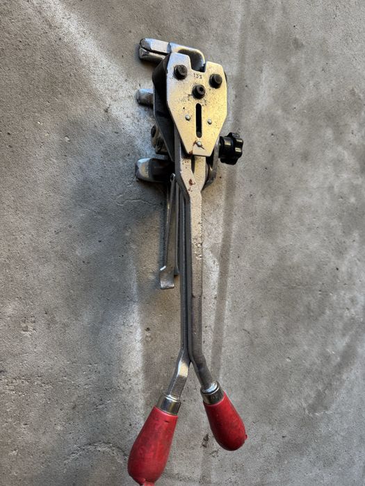 Dispoziviv legat cu banda /cleste de sertizat banda