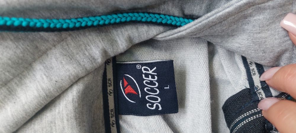 Продам кофту спортивную