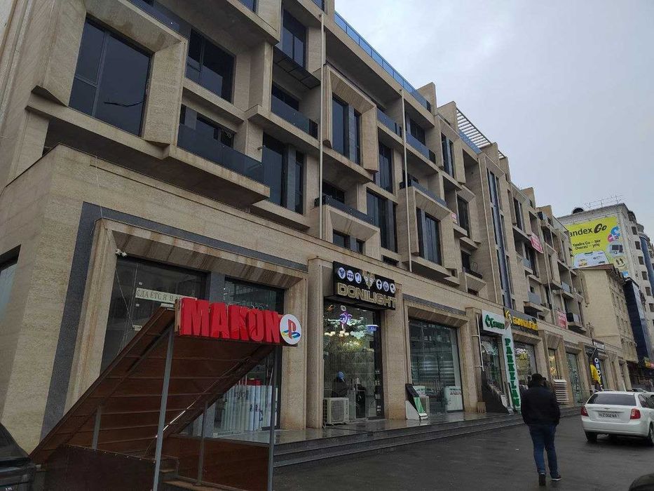 Shahar markazidan 3 xonalik 73 kvadratli lyusk kavrtira sotiladi