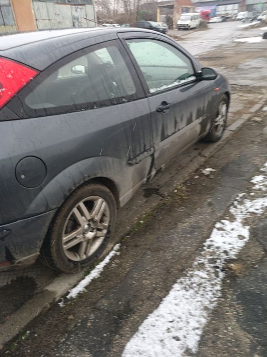 Форд фокус само на части налични Сички части по колата