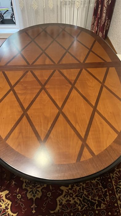 Продам стол для гостиной