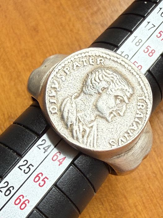 Inel vechi in stare foarte buna