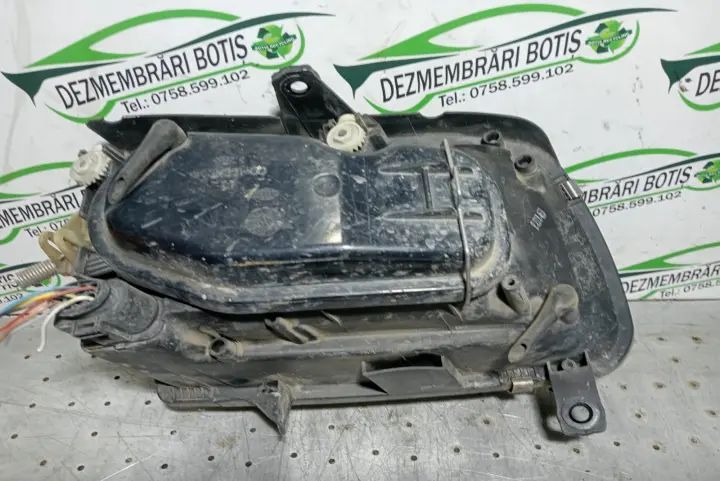 Far stanga Volkswagen VW Polo 2000 1.4 MT (60 hp)