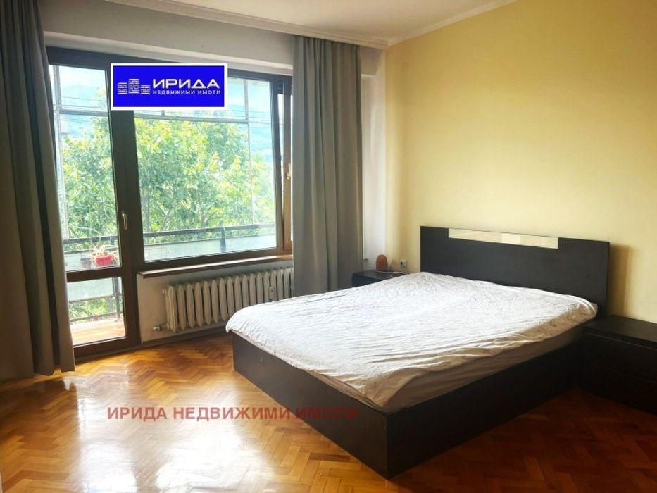 Тристаен апартамент в Бъкстон