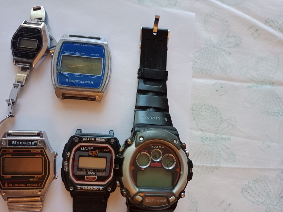 Продаю ручные часы времён ссср