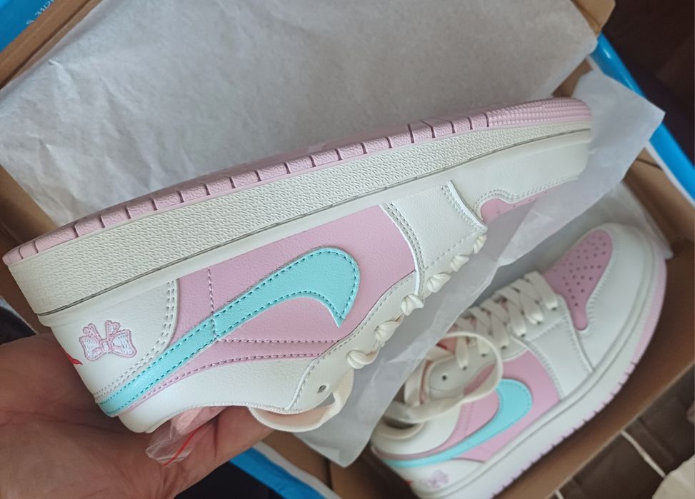 Продам новые кроссовки