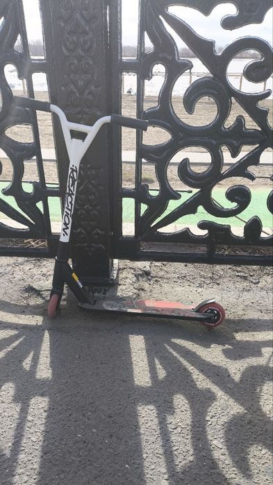 Продам самокат Reaction Stunt