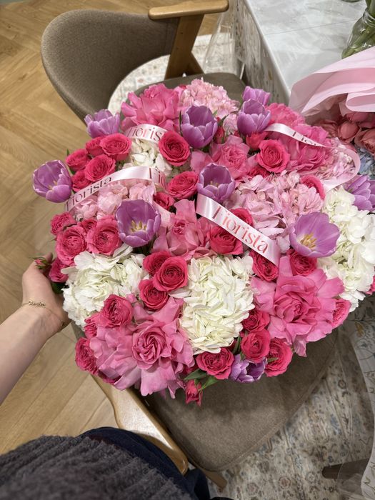 Букет  цвето с корзиной