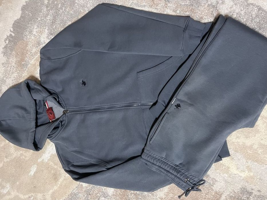 Продаётся новый  тёплый спортивный костюм ХL