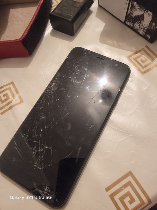 Телефон на запчасти