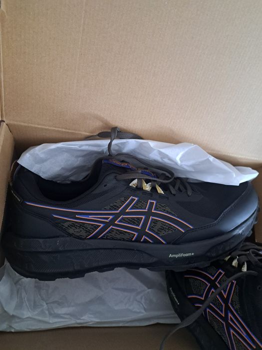 Se vând produs original adidasi Asics nr.47 30 impecabil.