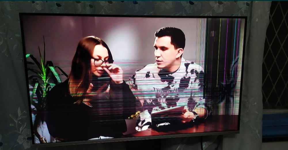 Продам подставку с телевизором Artel (43 диагональ)