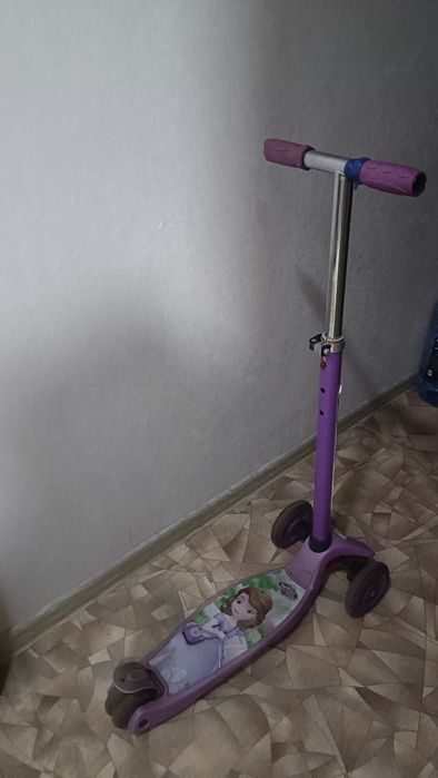 Самокат продам для девочки