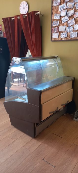 Витринный холодильник