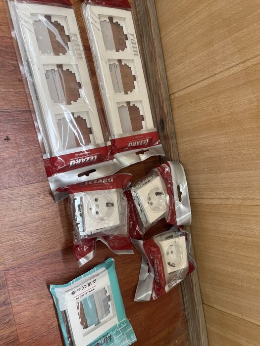 Розетки с предохранителем Lezard