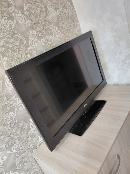 Телевизор ЖК LG в идеальном состоянии