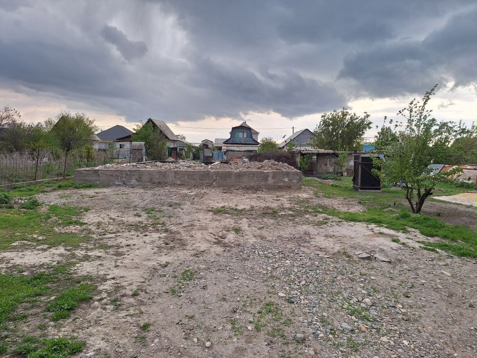 Продам дом с фундаментом с участком