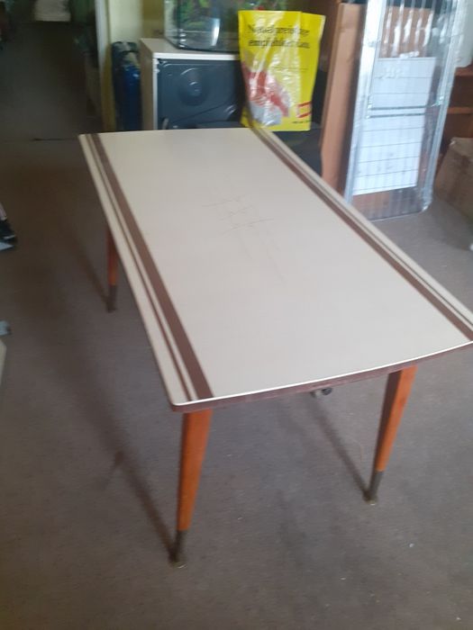 Vând Masă extensibilă și reglaj înălțime, 350 lei