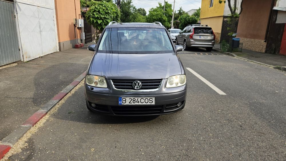 VOLKSWAGEN Touran