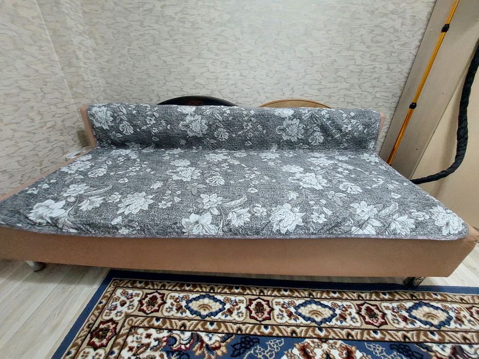 Продам спальный диван