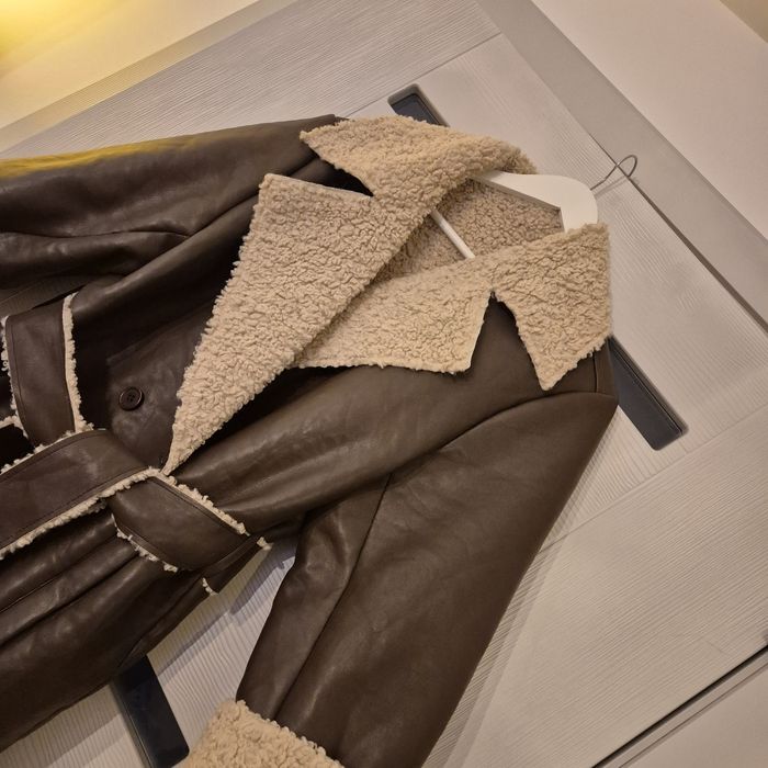 Стилно, топло зимно палто кожа/каракул в кафяво