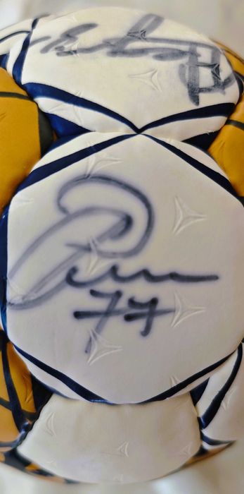 Minge handbal cu autograf original Cristina Neagu  CSM - De colecție