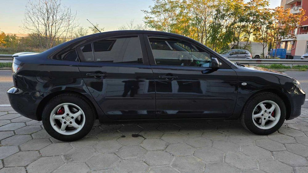 Продавам Mazda 3