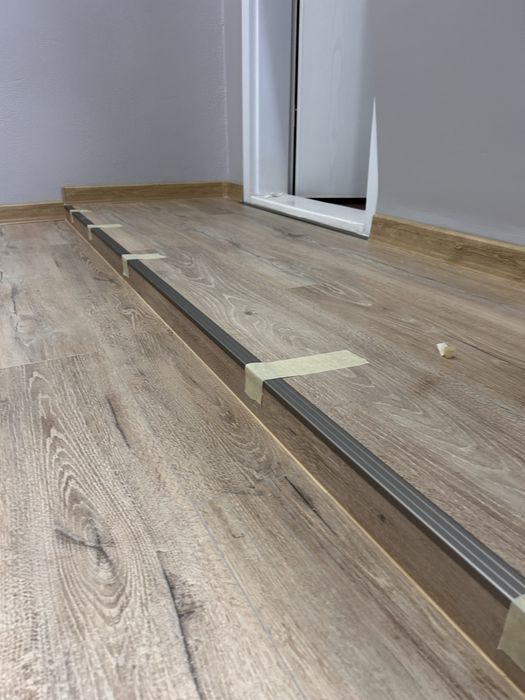 Montaj Parchet Constanța | Laminat, Stratificat, SPC/LVT | Plinte
