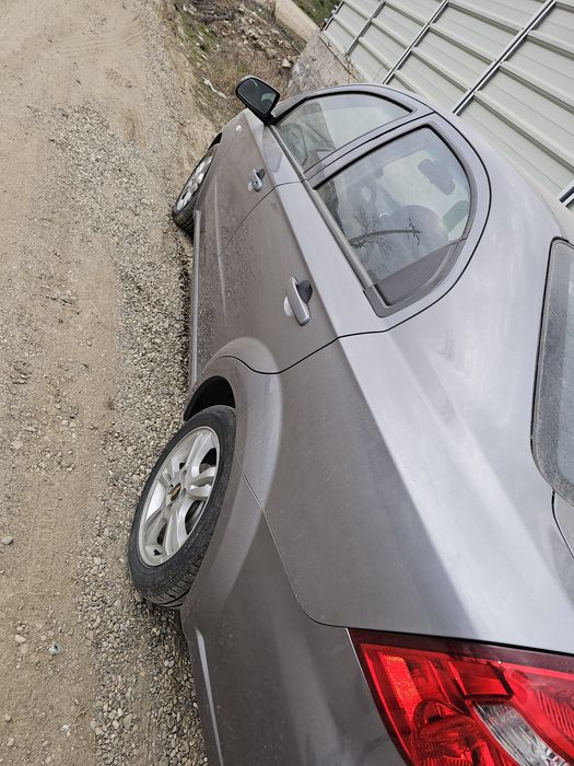 Proprietar,vand Chevrolet Aveo avariat an 2010 , 49200 km