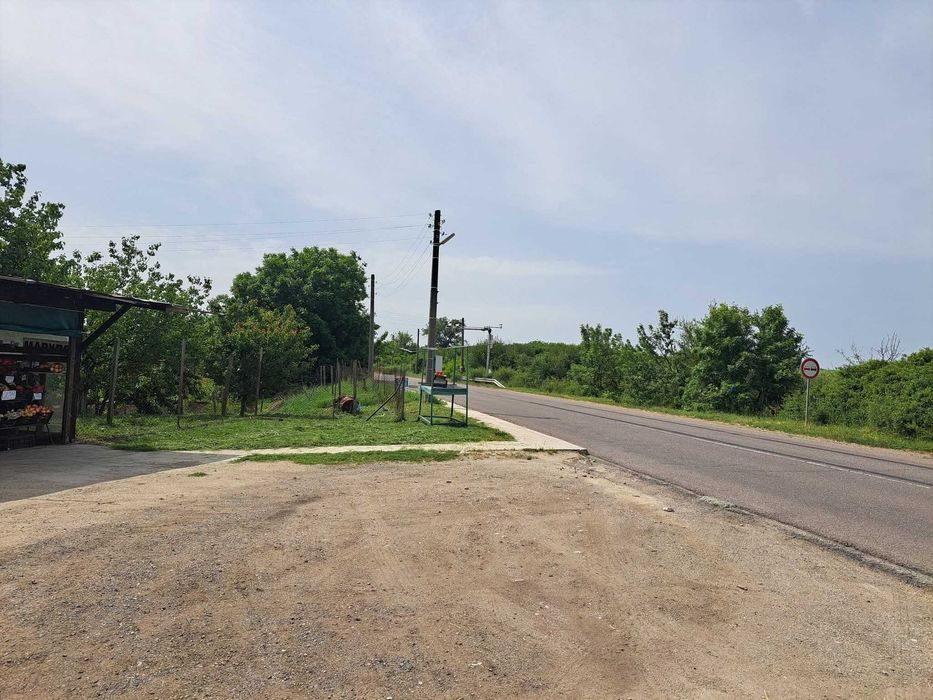 Собственик продава двуетажна масивна къща