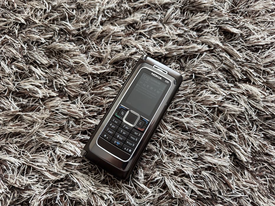 Nokia  E90 Comunicator in stare foarte buna!De colectie!
