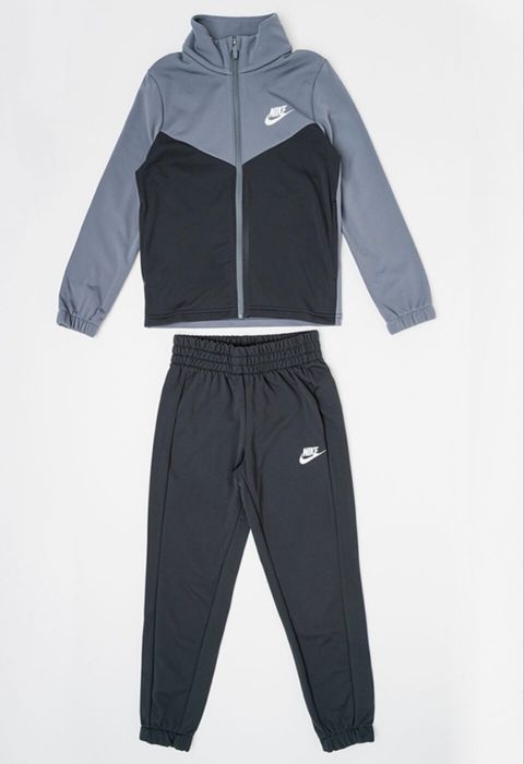 Сив спортен екип Nike за момче 147-158 размер