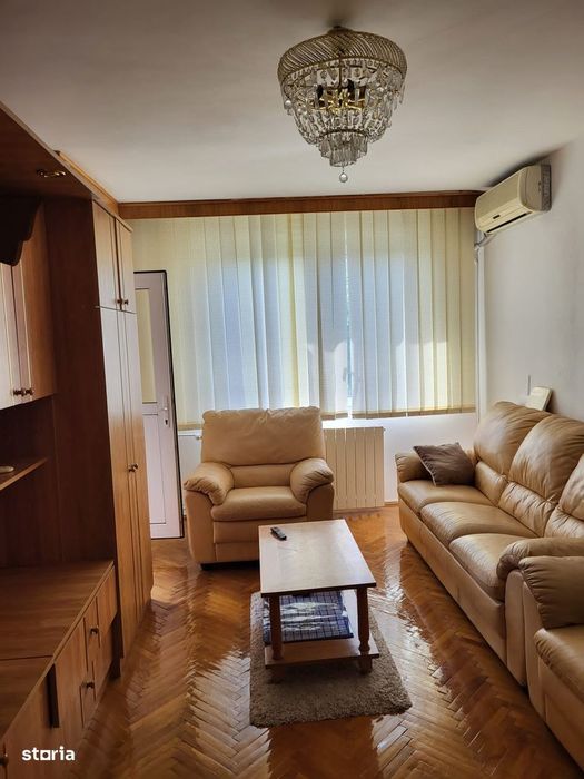 Proprietar închiriez apartament 4 camere