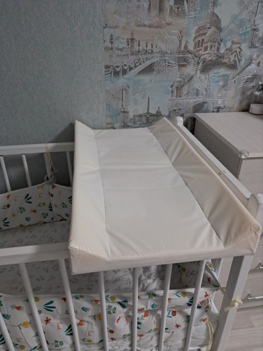 Продам пелинальный столик