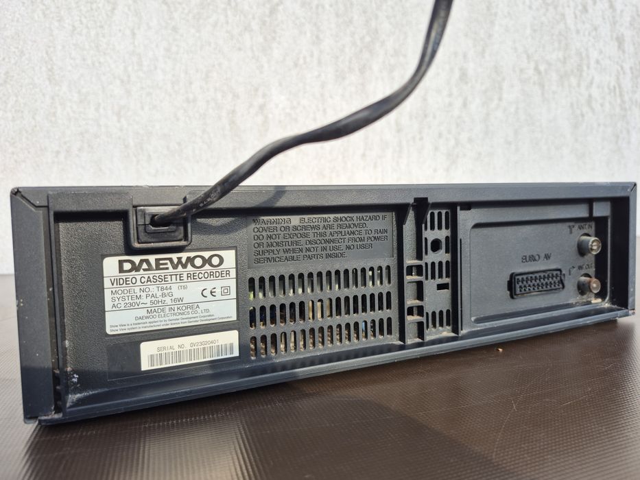 Vând video casette recorder,marca Daewoo,model T844-(T5),fabricat made in Korea 
- commercial skip 
NTSC PLAY BACK On PAL Tv 

- compatibile with 16