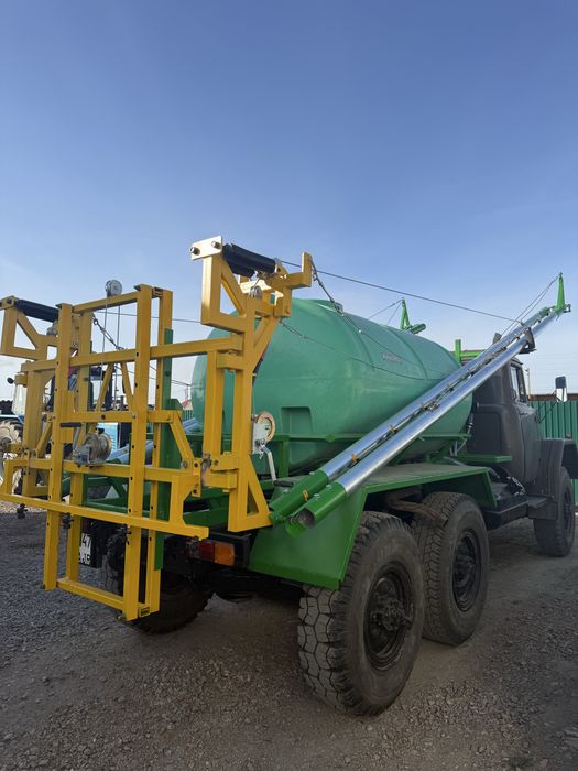 Самаходный опрыскаватель зил 131