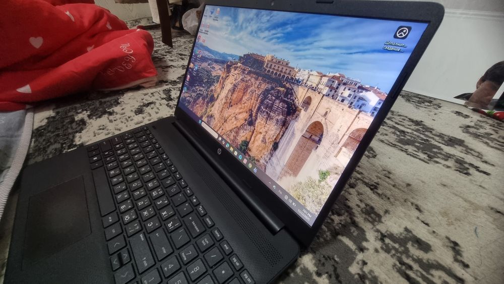 HP Laptop 15s-fq5000nia