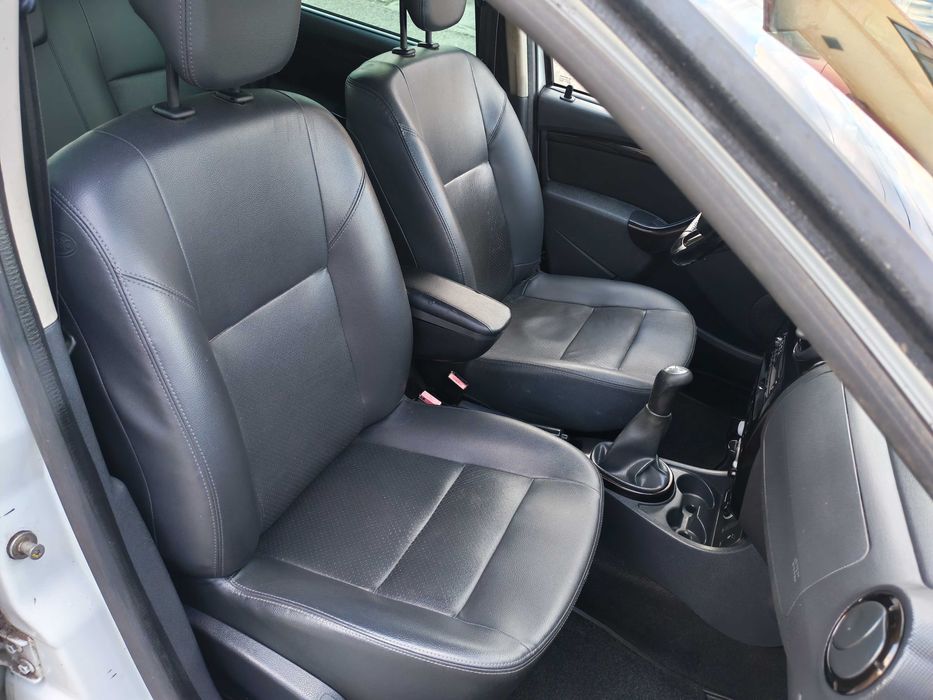 Dacia Duster 1.6 benzină, 105 CP, Climă, Euro 5