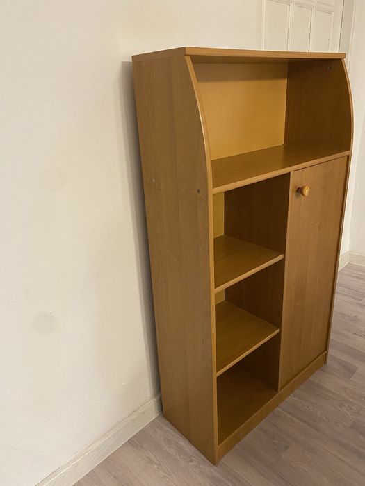 Шкаф детский с полками